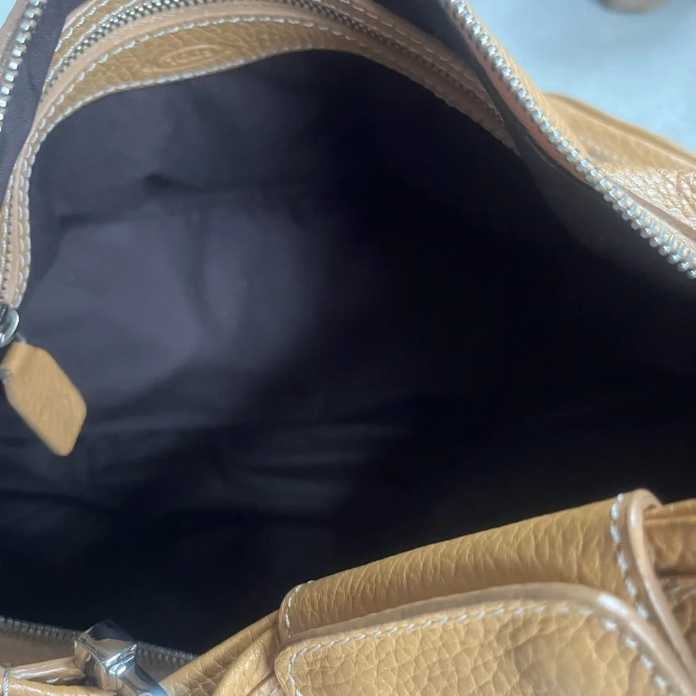 Tod’s Butterscotch Colored Pebbled Leather Hobo Bag. - Picture 9 of 16